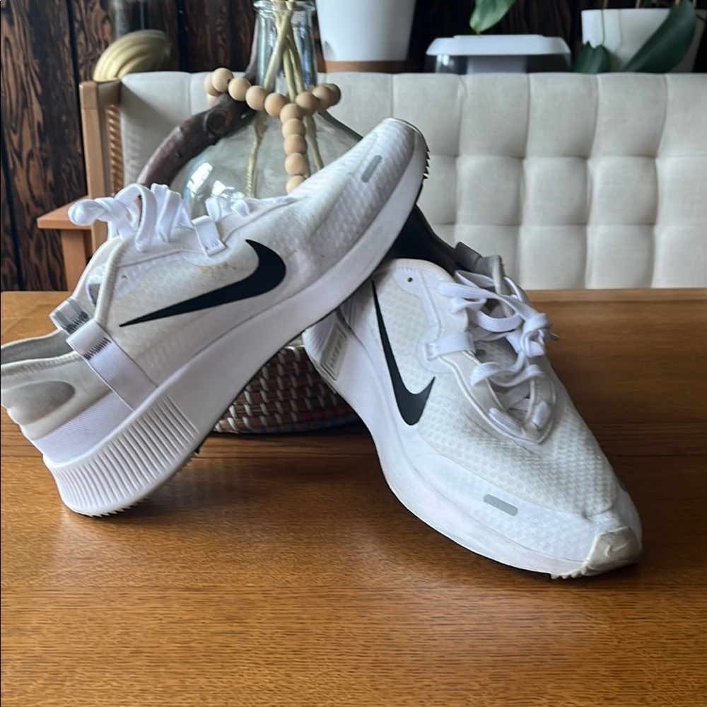 Nike White and Black Sneakers Classic Low-Top Design